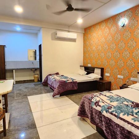 Bombay Darbar Hotel Simrol Buitenkant foto